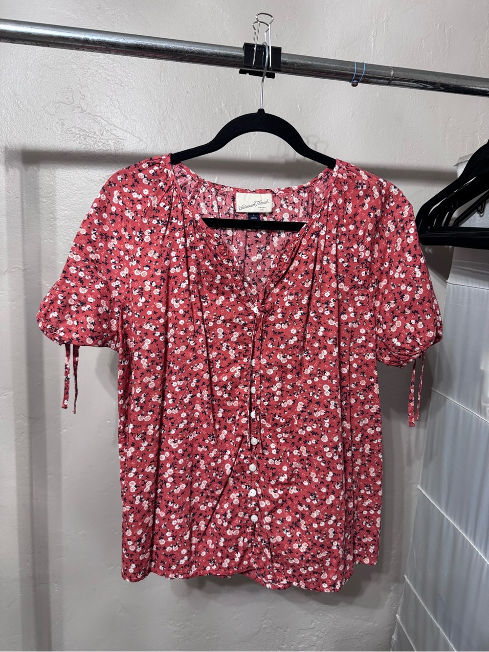 Universal Thread Coral Pink Floral Short Sleeve Peasant Top
